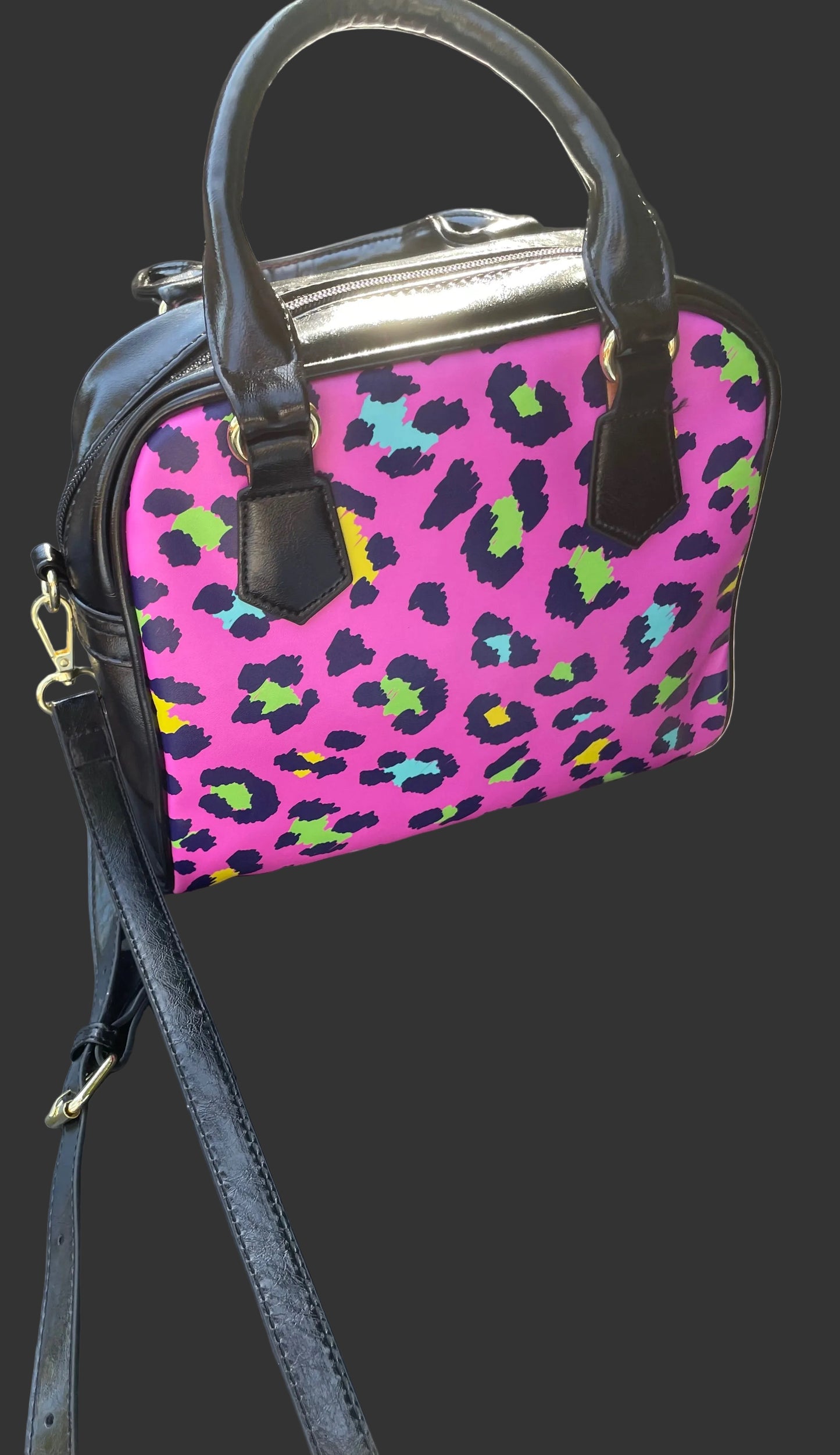 Sac à bandoulière imprimé léopard vibrant